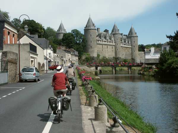 cycling to the chateaux at Josselin